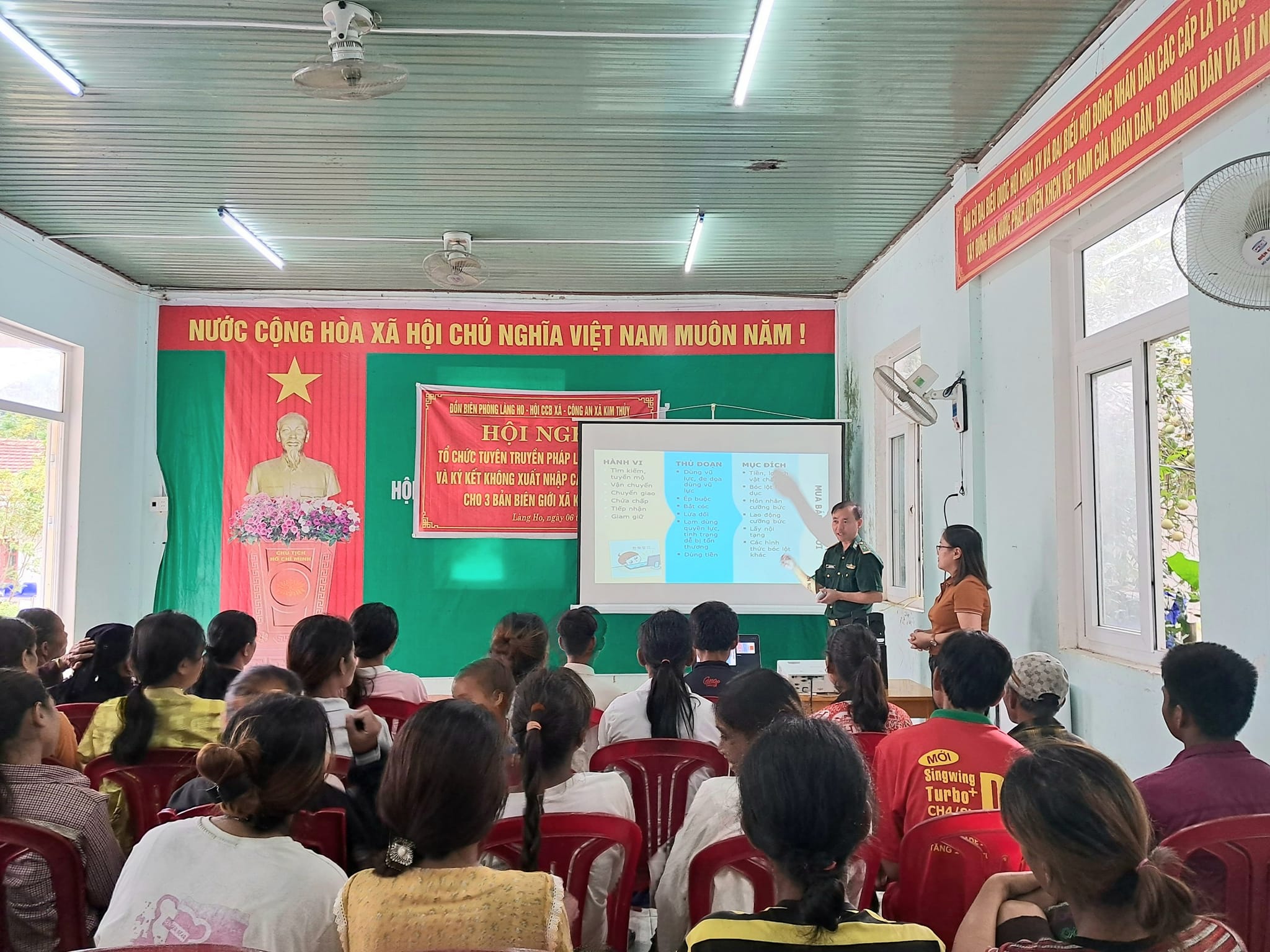 Truyền thông và tư vấn pháp luật tại bản Trung Đoàn