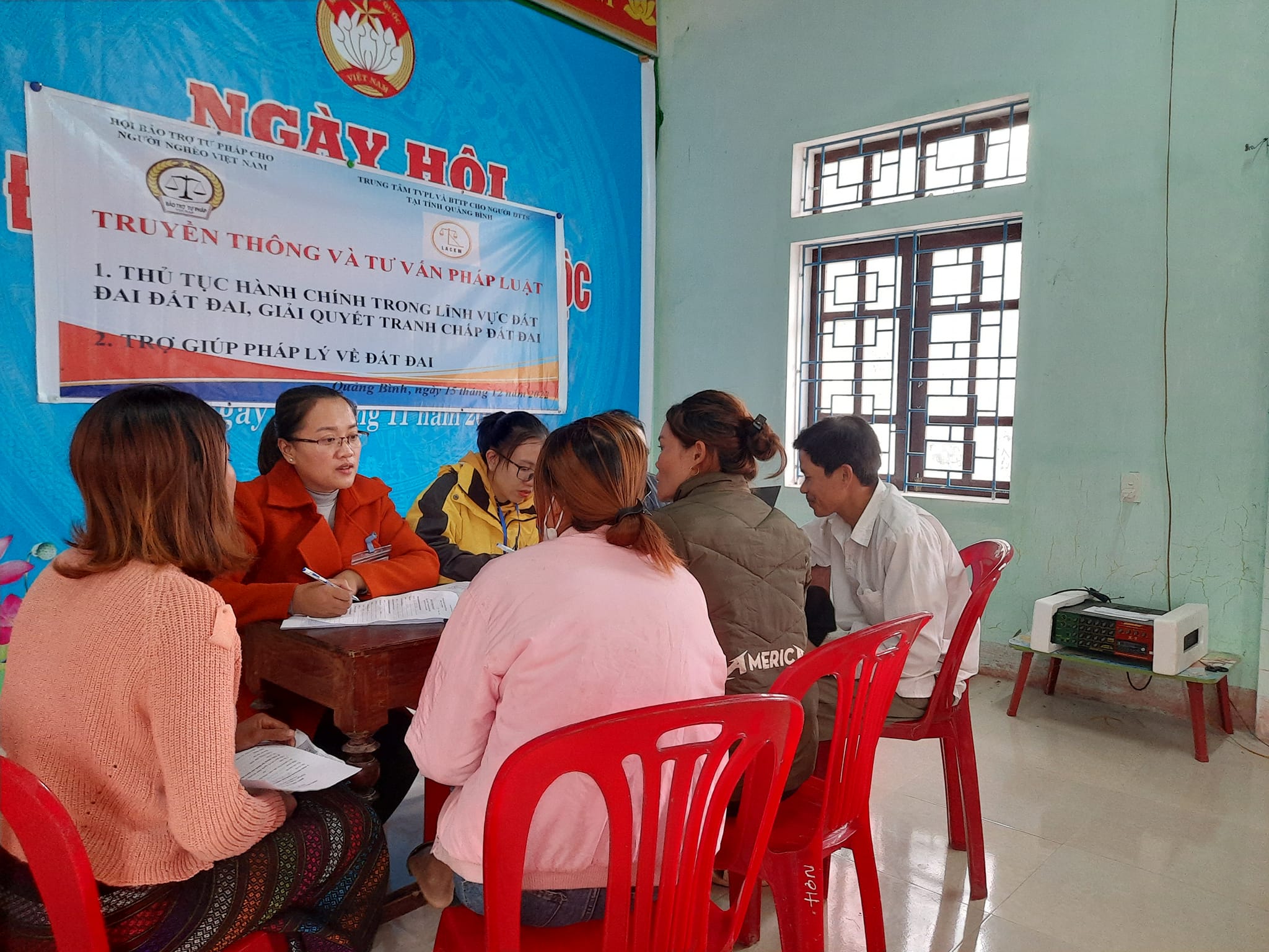 Truyền thông và tư vấn pháp luật miễn phí cho bà con bản Khe Dây