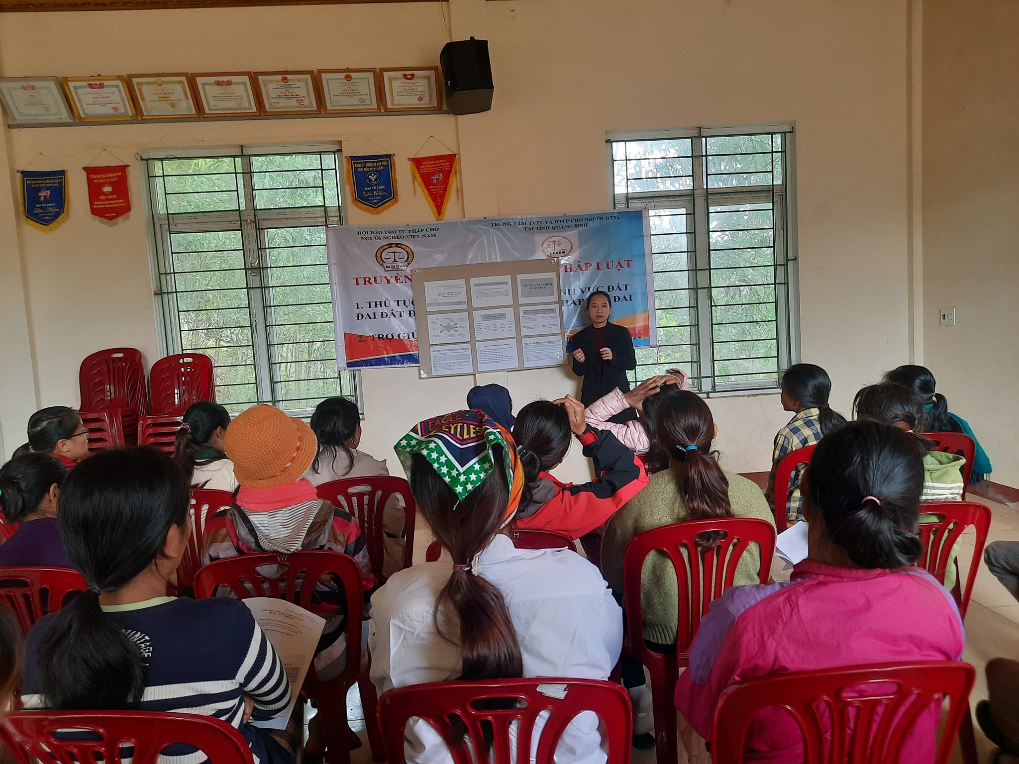 Bà con Vân Kiều tích cực tham gia tư vấn pháp luật về đất đai